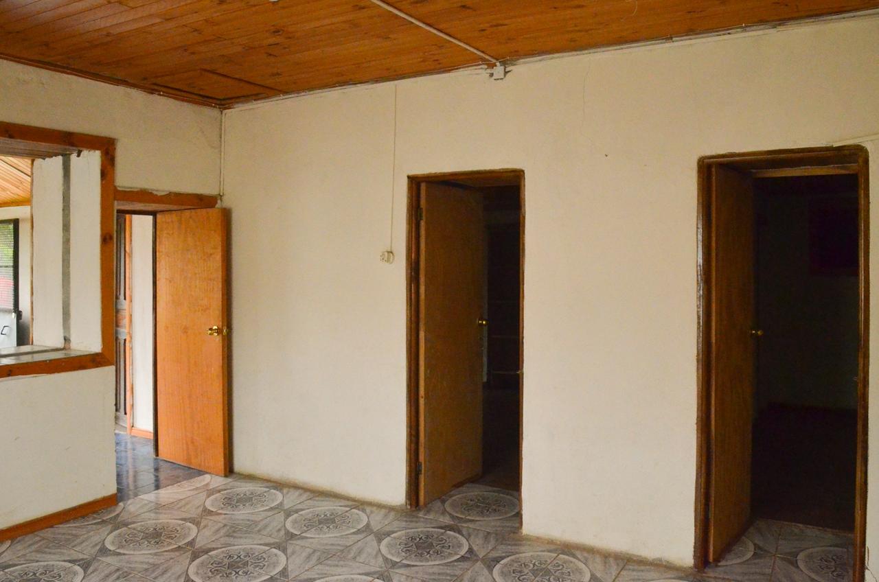 SE VENDE AMPLIA CASA CON GRAN TERRENO EN TENIENTE CRUZ, TENO